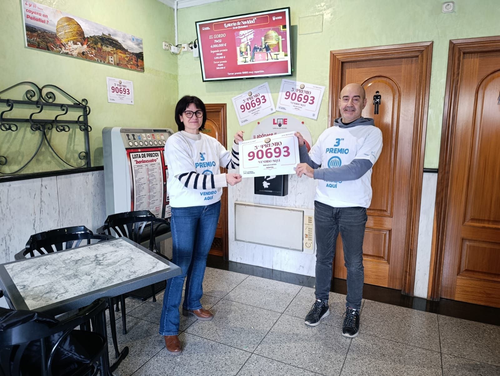En Las Cuatro, celebrando el tercer premio