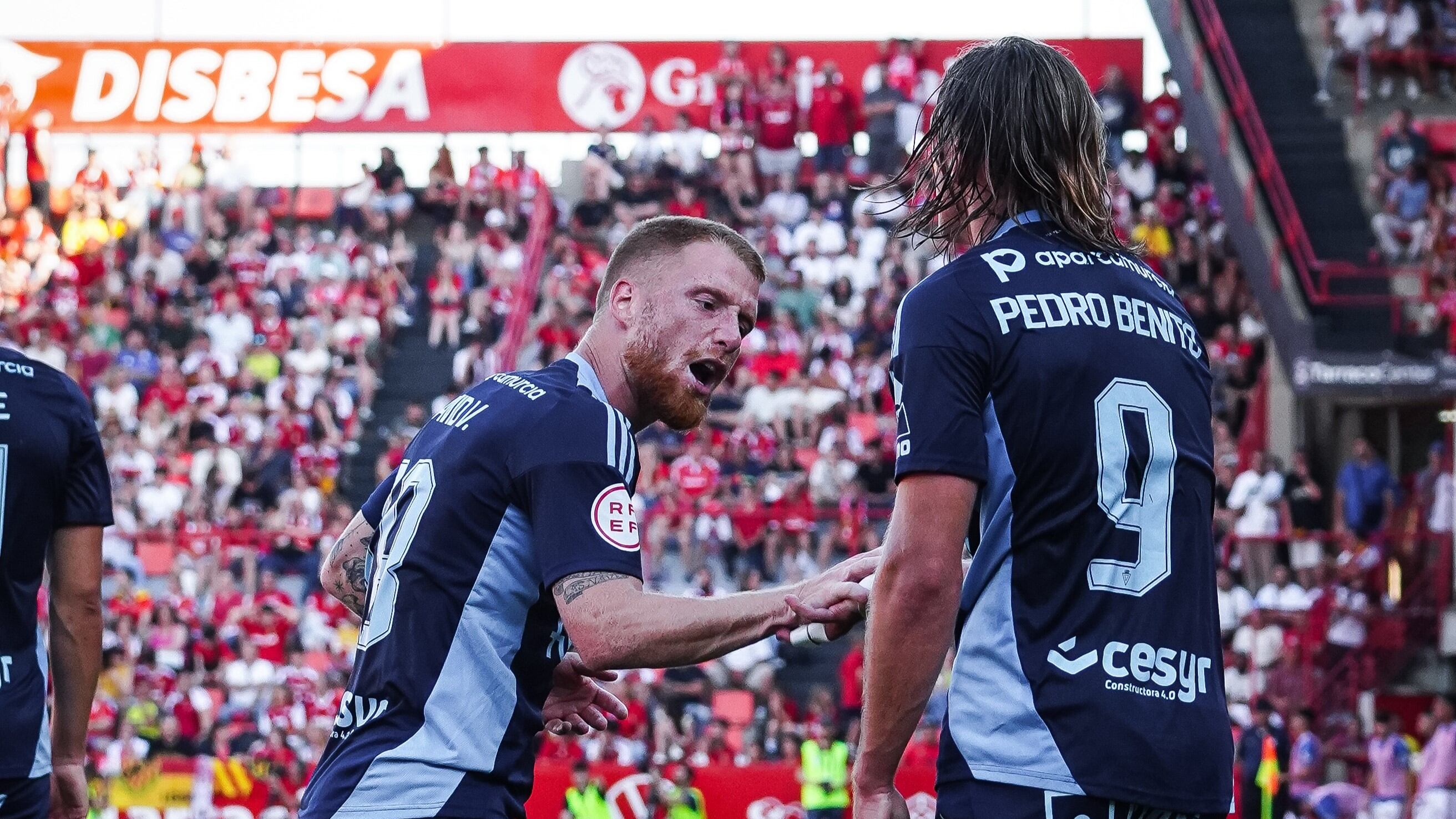 David Vicente y Pedro Benito celebran un gol del Real Murcia en el Nou Estadi de Tarragona