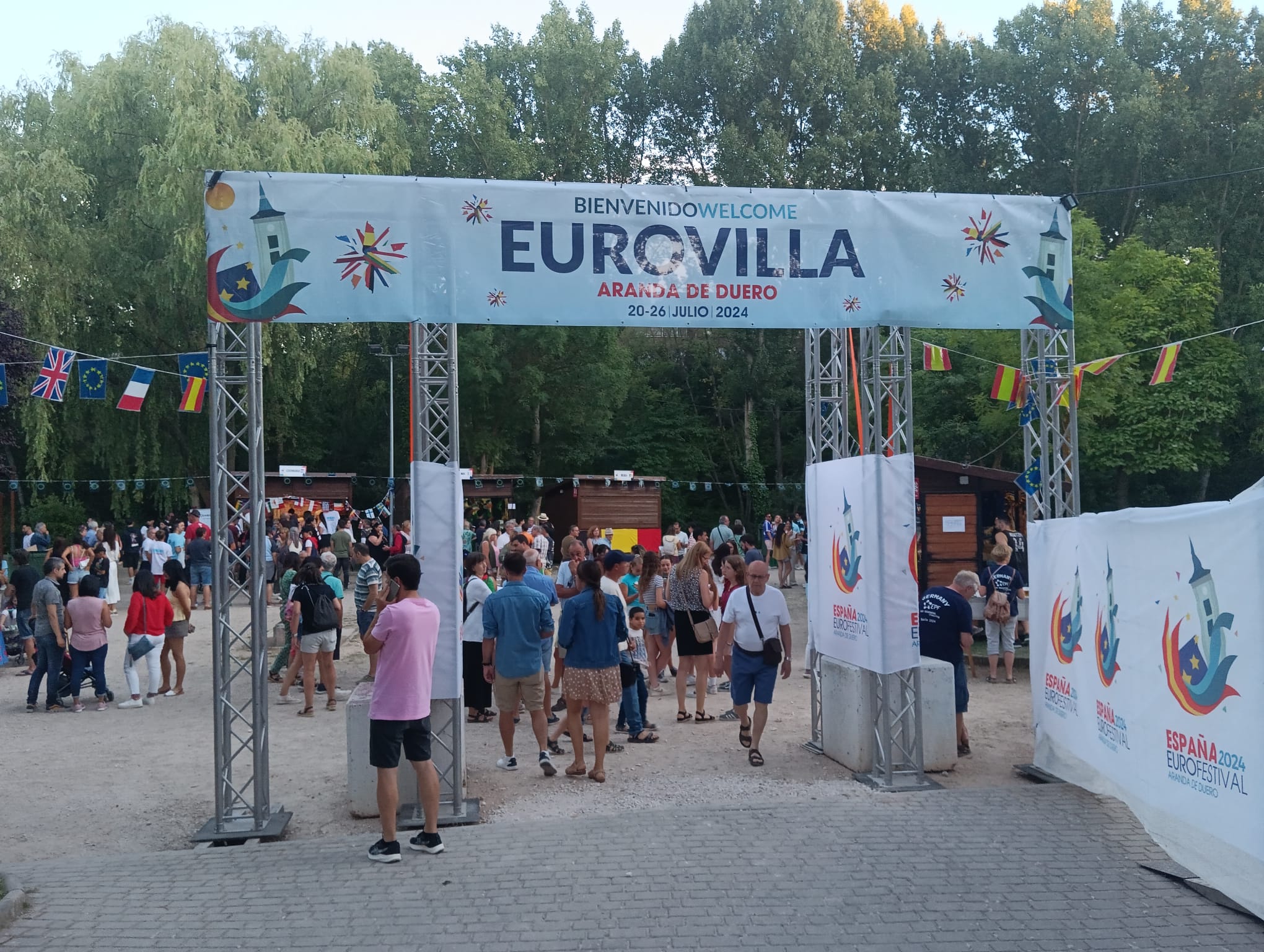 La Eurovilla, en el Parque de la Isla, acoge esta noche la ceremonia de clausura