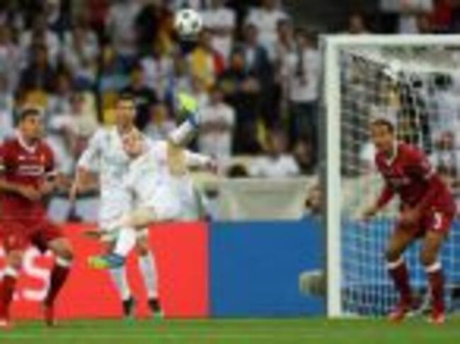 Gareth Bale hizo el segundo para el Madrid de chilena.