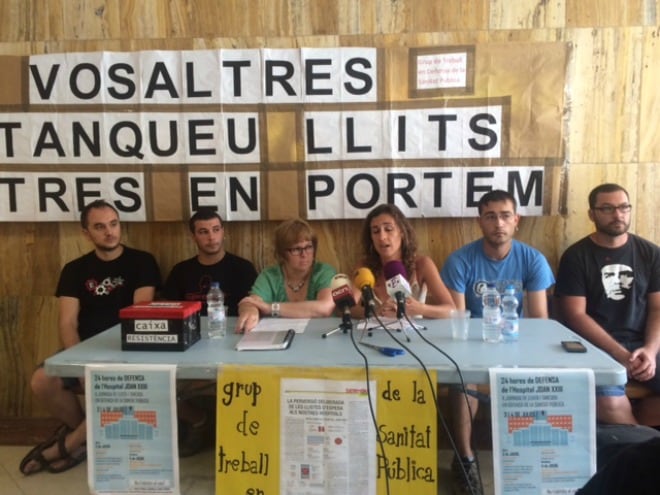 Membres del Grup de Treball en Defensa de la Sanitat Pública presentant la II Jornada de lluita i tancada