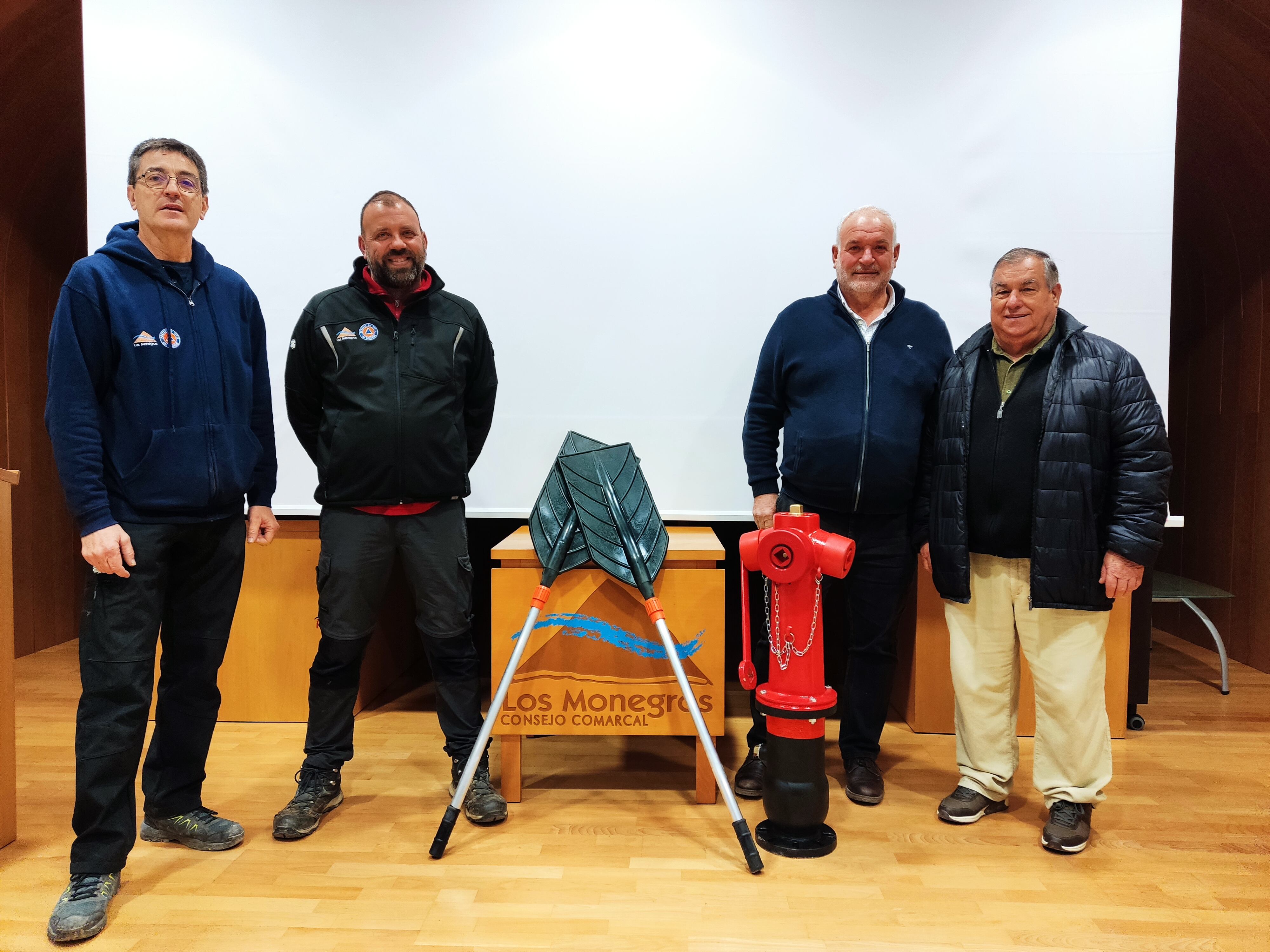 Responables de la Comarca y Protección Civil de Monegros han presentado los nuevos equipamientos