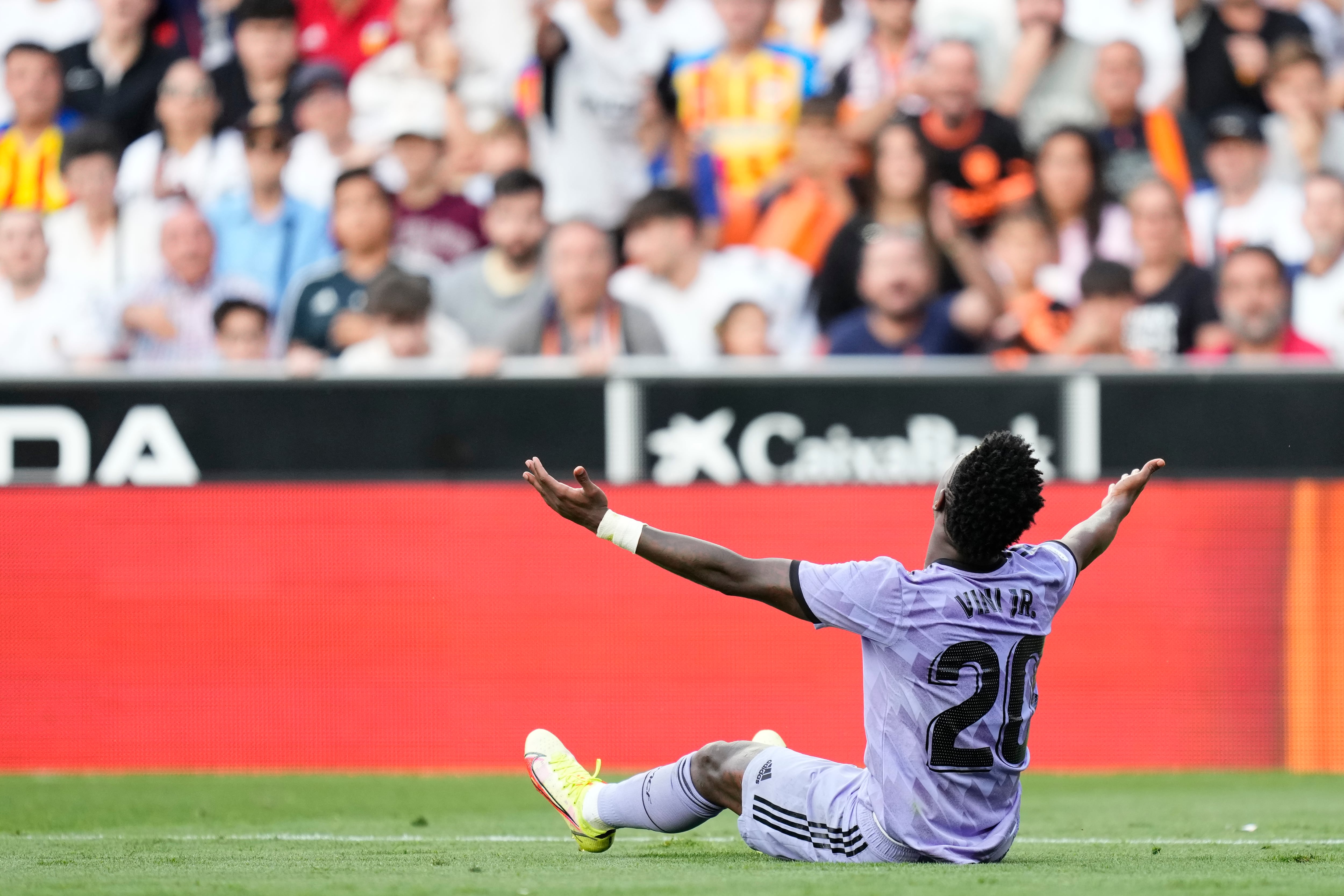 Vinicius Junior durante el partido del pasado fin de semana en Mestalla, cuando recibió insultos racistas de una parte del público.