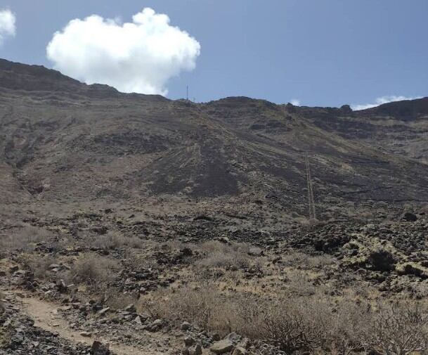 Torres de electricidad en las inmediaciones del 'Camino de las gracioseras', en el norte de Lanzarote.