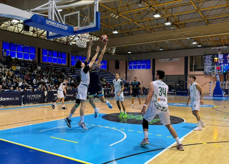 Lobe Huesca la Magia en uno de los largos desplazamientos que repetirá a Algeciras