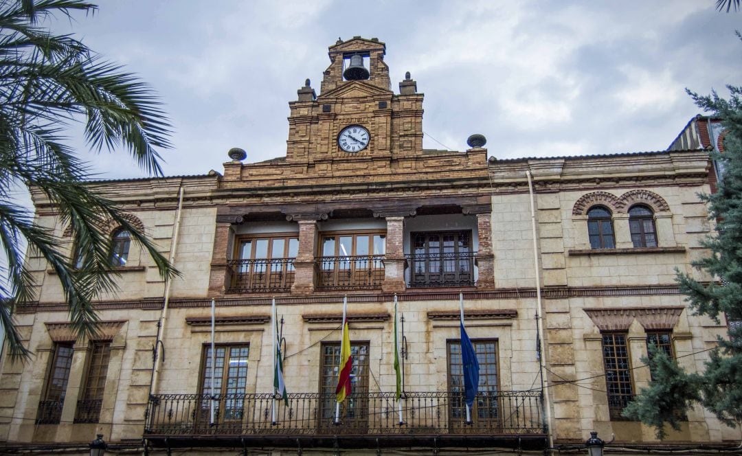 Fachada del Ayuntamiento de Navas de San Juan.