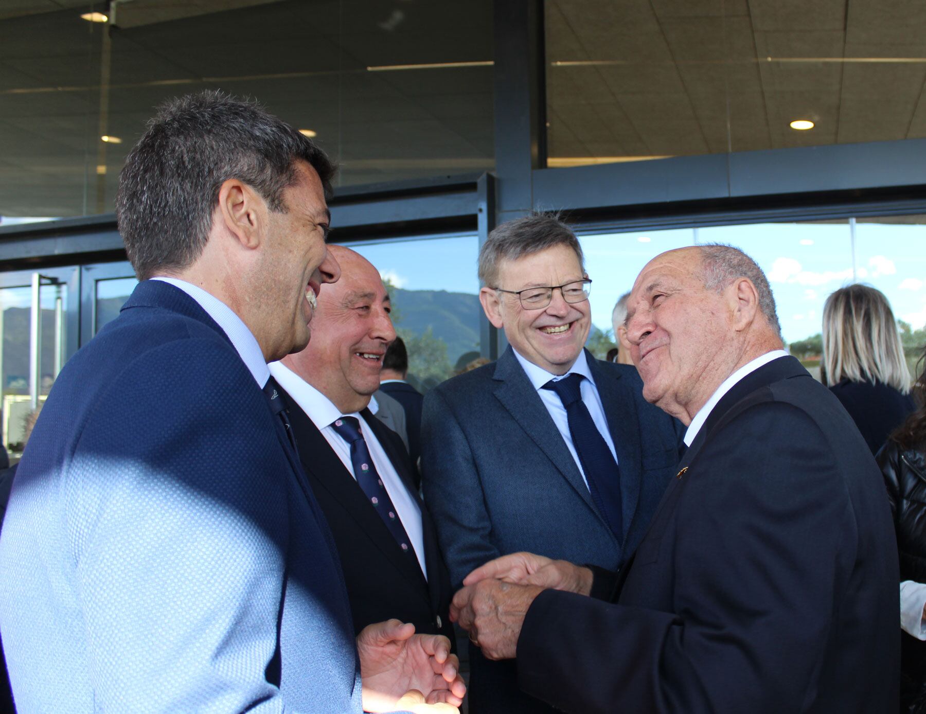 Pascual, Puig i Mazón conversant en José Luis Seguí, alcalde d'Almudaina i també Fill Predilecte de la Província