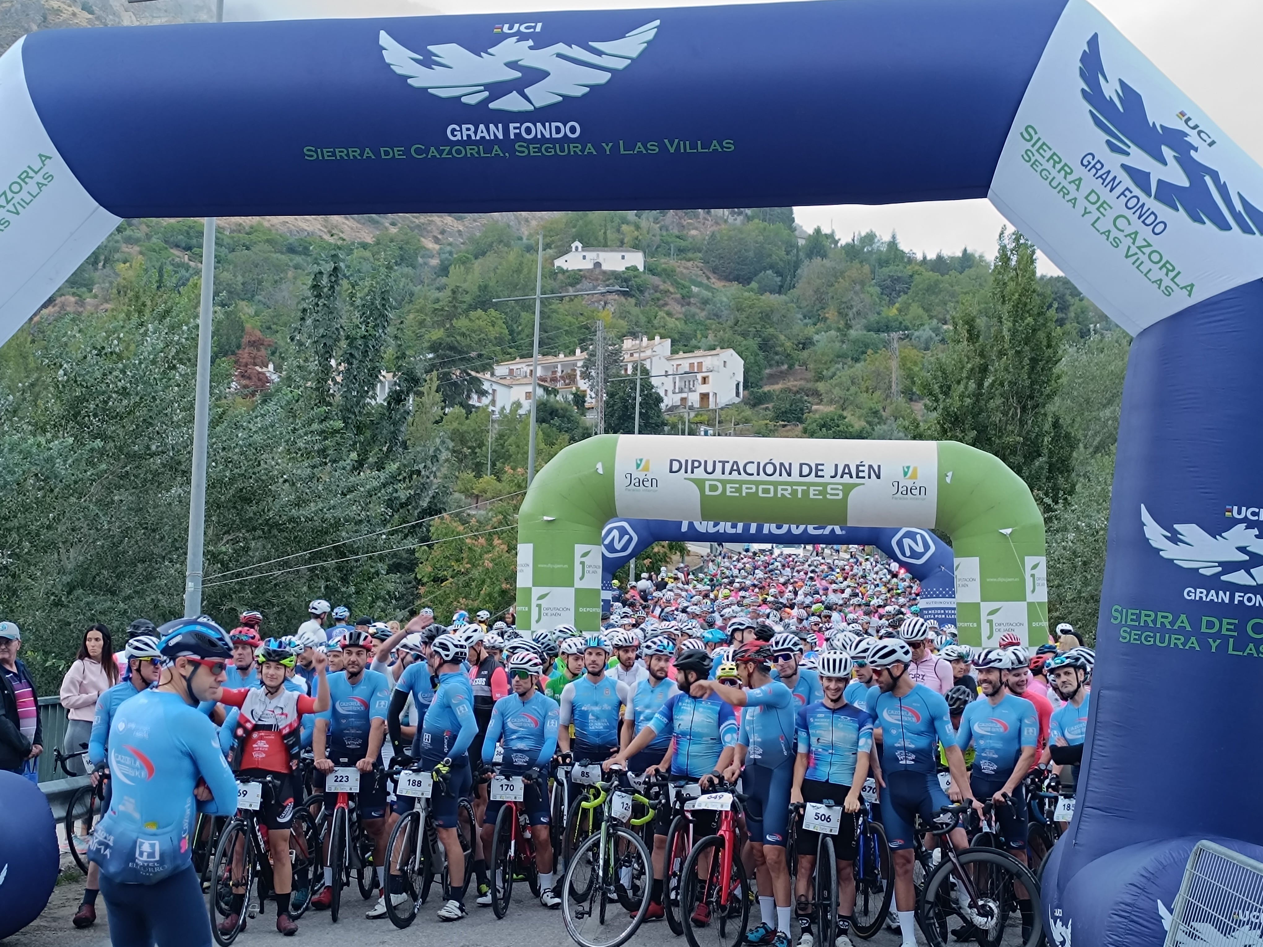 Salida de la IV Gran Fondo ciclista de Cazorla, Segura y Las Villas.