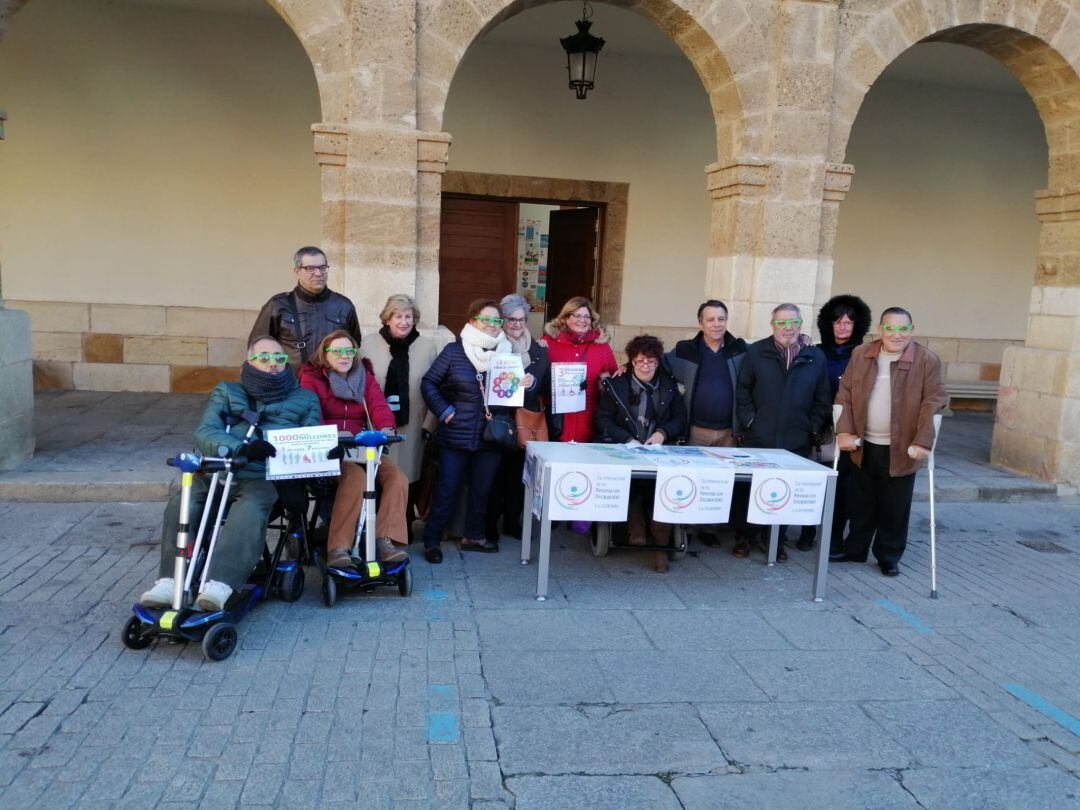 Mesa informativa paa conmemora el Día Internacional de las Personas con Discapacidad