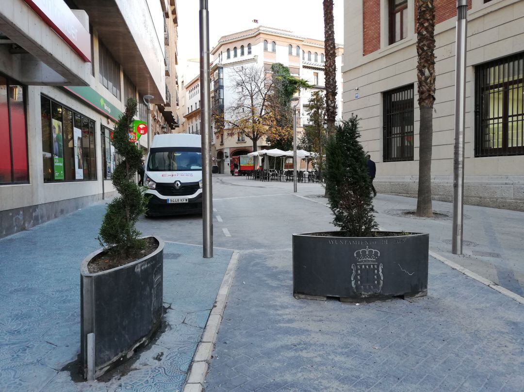 Acceso la plaza del Deán.