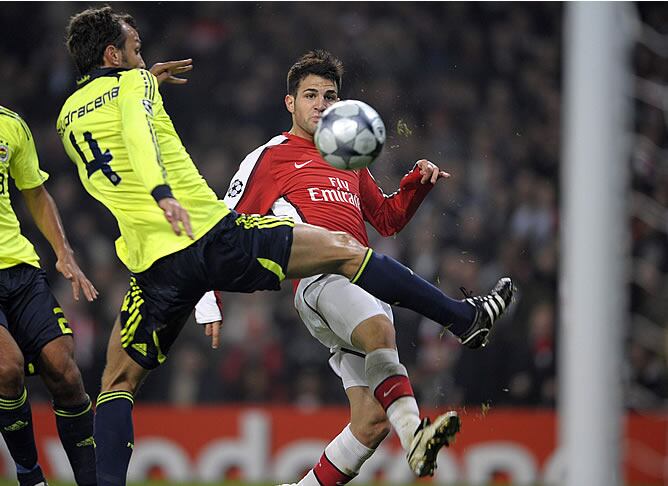 El Arsenal de Cesc Fábregas no pudo con el Fenerbahçe de Luís Aragonés