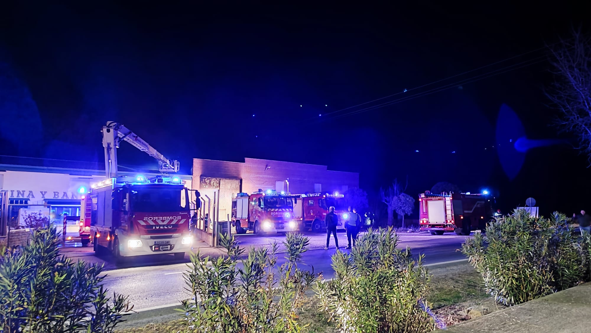 Incendio en una nave de vehículos en Vallelado