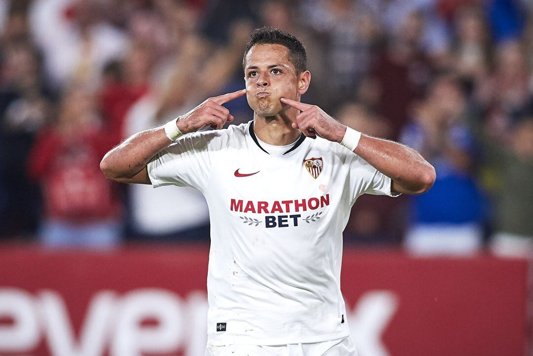 SEVILLE, SPAIN - OCTOBER 27: Javier Hernandez Chicharito of Sevilla FC celebrates scoring his team's opening goal during the Liga match between Sevilla FC and Getafe CF at Estadio Ramon Sanchez Pizjuan on October 27, 2019 in Seville, Spain. (Photo by Quality Sport Images Getty Images)