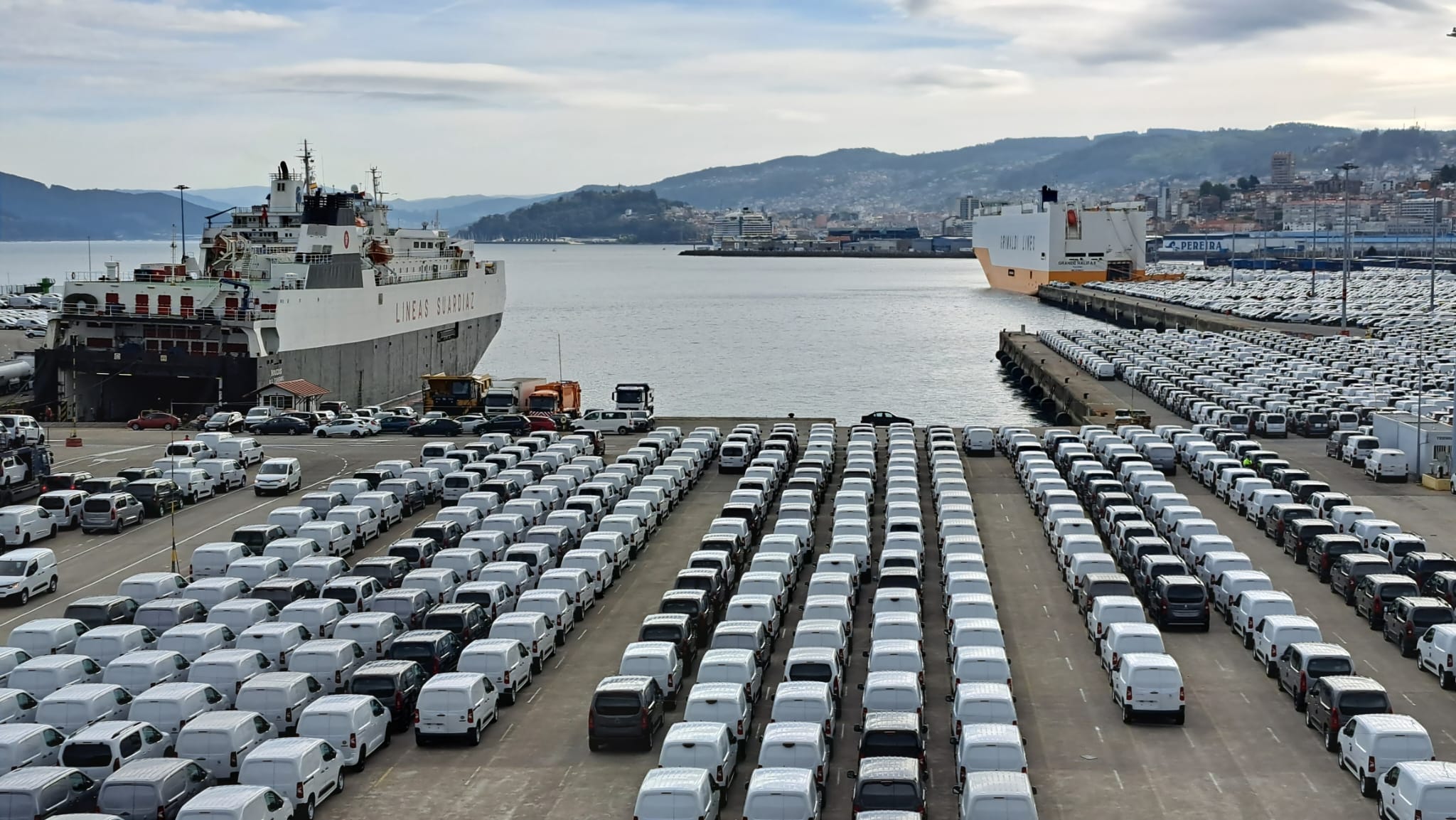 Coches en el Puerto de Vigo.