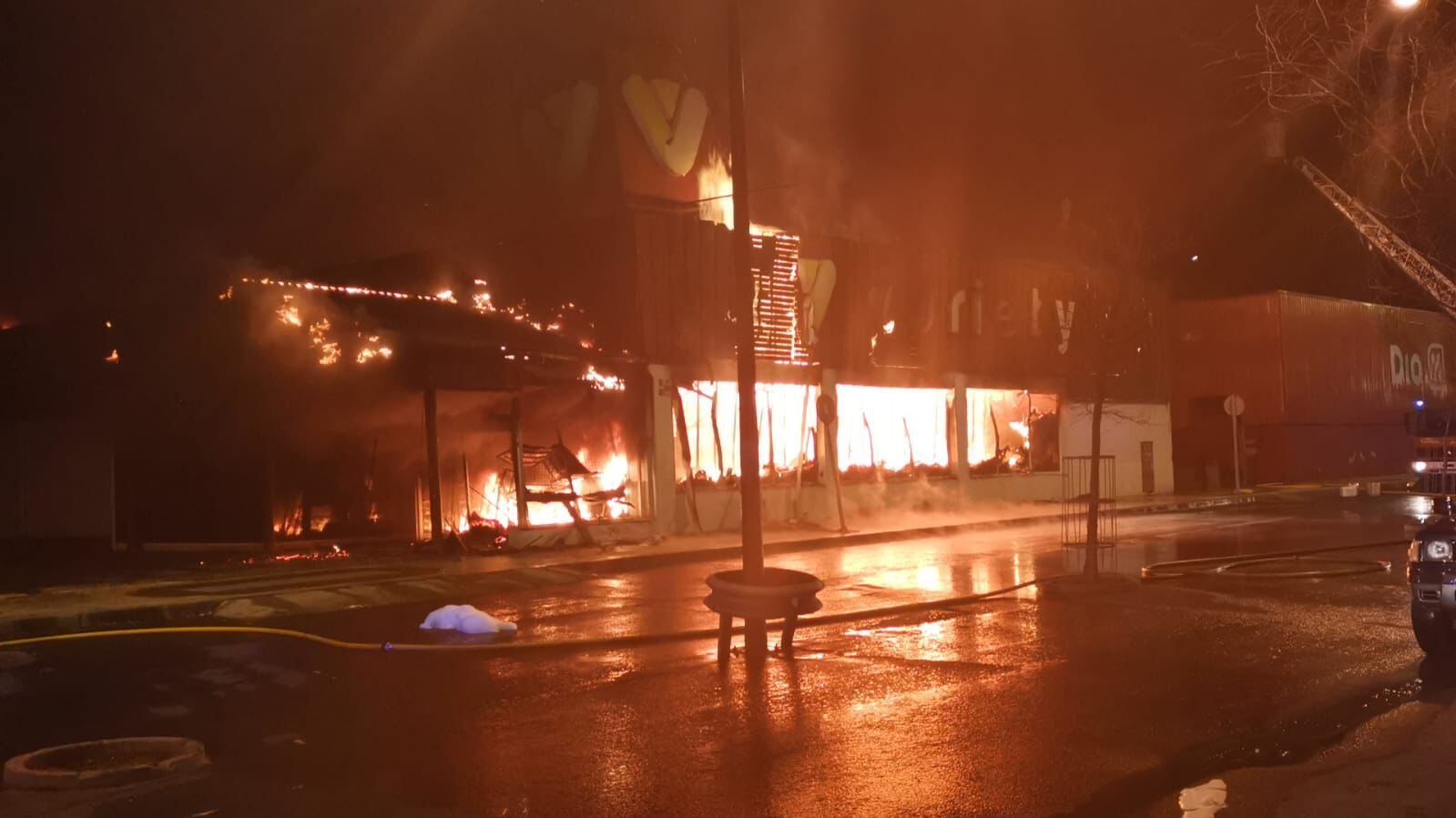 Incendio en bazar Variety Puertollano en la madrugada del 4 de febrero de 2022