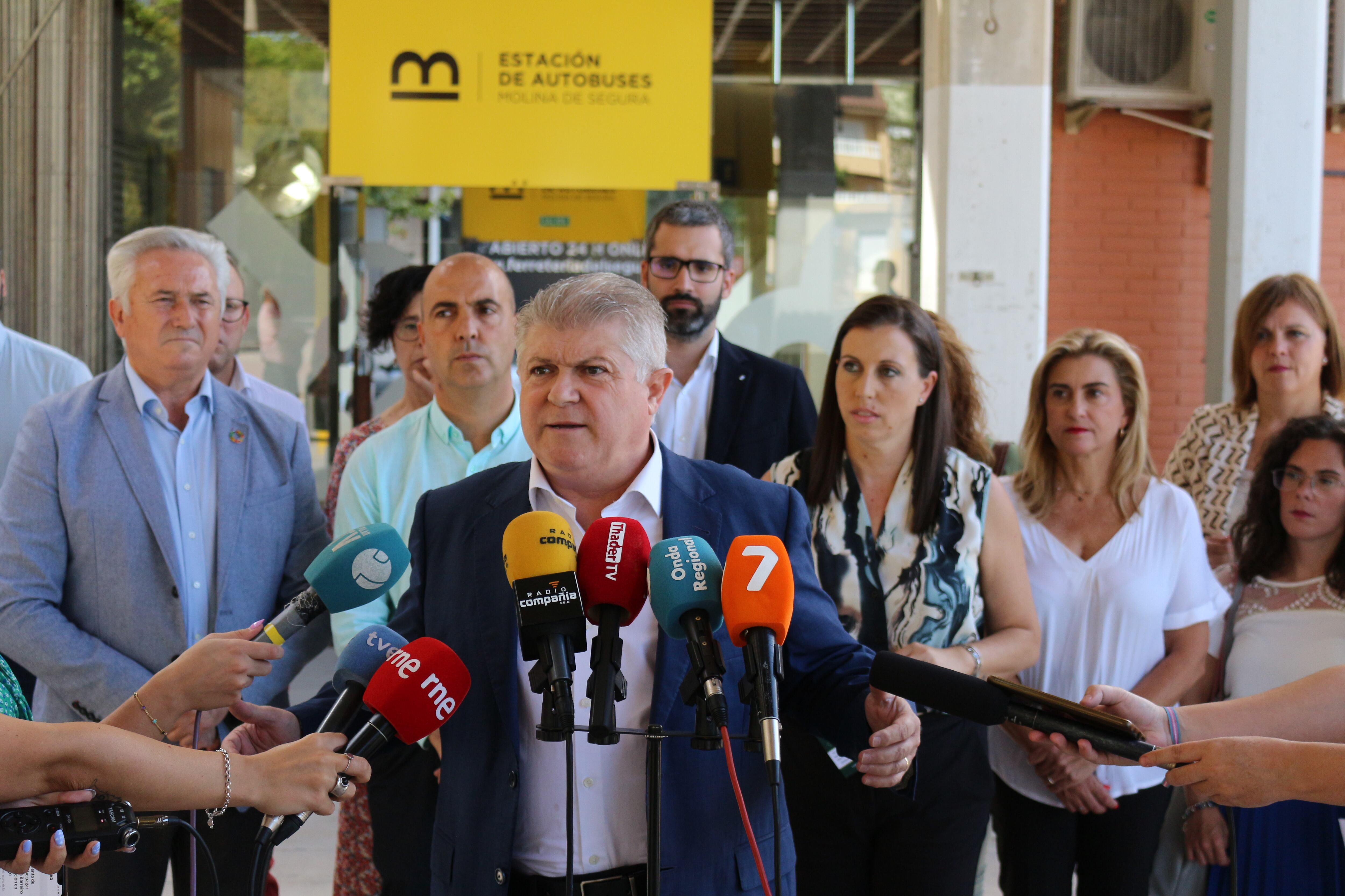 El PSOE pide al Gobierno regional que bonifique la totalidad del transporte interurbano para que sea gratuito