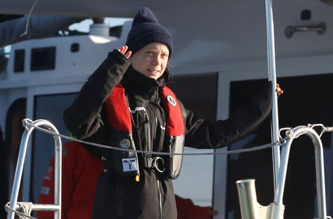 Greta Thunberg, a bordo del &#039;La Vagabonde&#039;, se acerca al puerto de Santo Amaro de Lisboa.