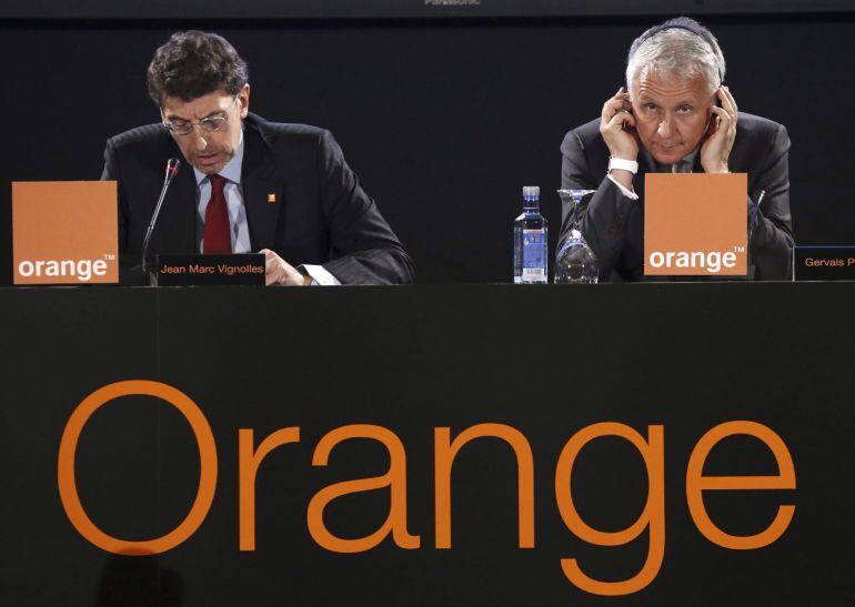 GRA039 MADRID, 27/05/2015.- El director general adjunto del grupo Orange, Gervais Pellisier (d), y el consejero delegado de Orange España, Jean Marc Vignolles (i), durante la rueda de prensa que han ofrecido hoy en Madrid para presentar la oferta pública 