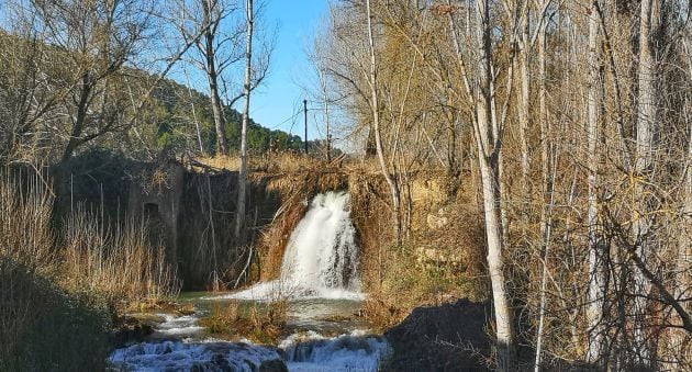 Cascada el en río Guadazaón junto al balneario.