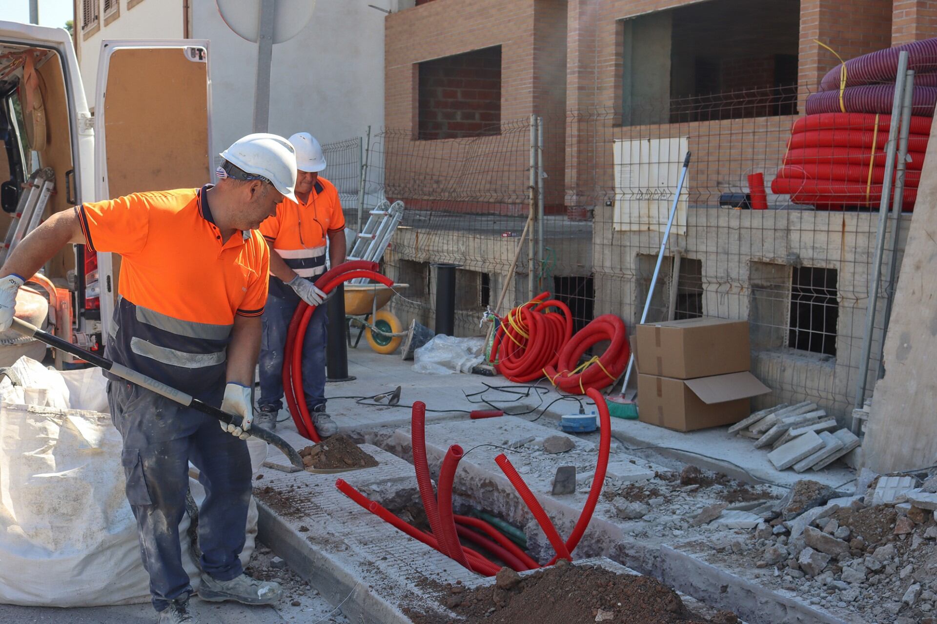 Comienzan las obras para instalar los cargadores de coches eléctricos en Onda