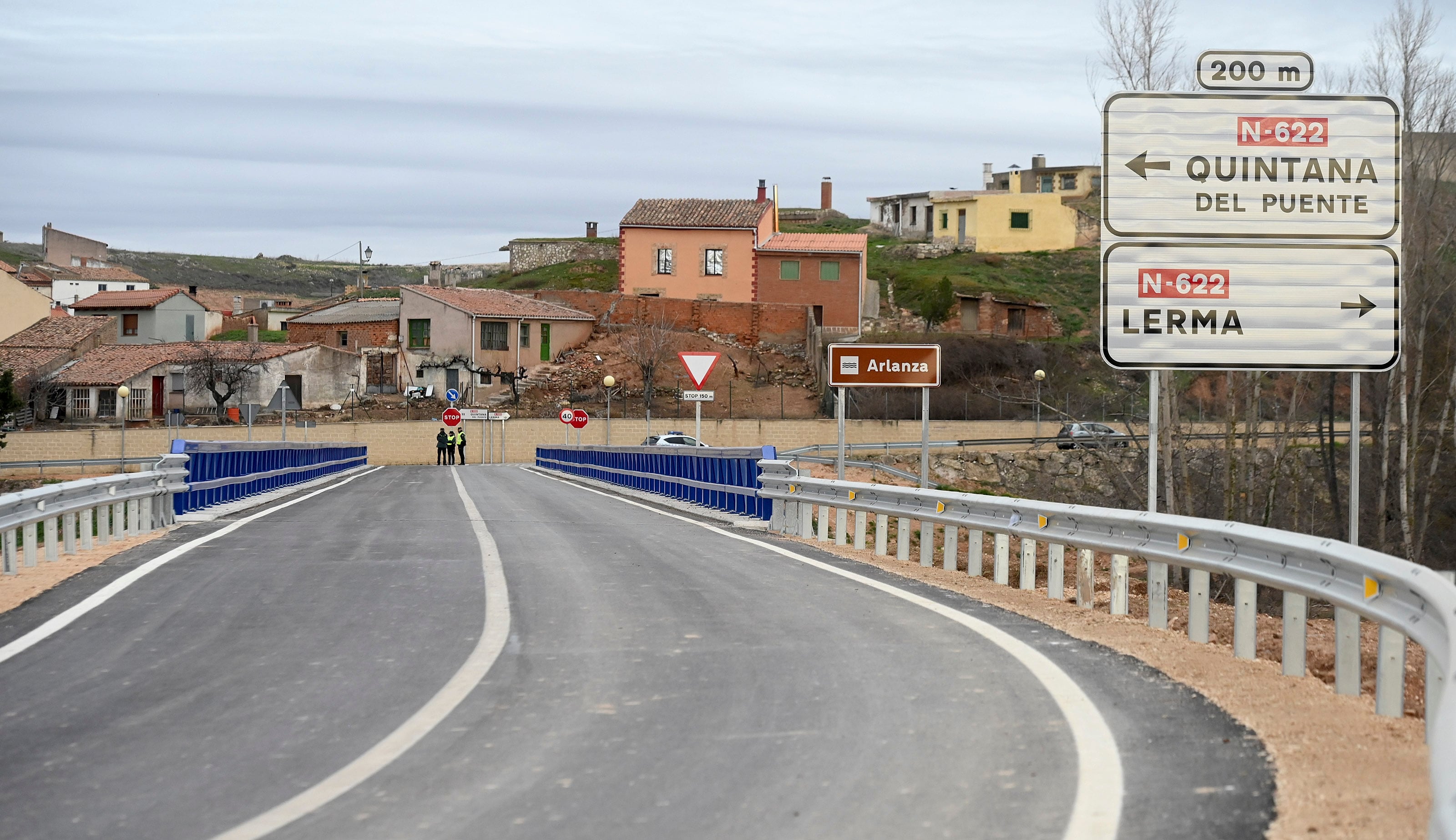 El nuevo puente de Tordomar permite la circulación en los dos sentidos y mejora la seguridad vial