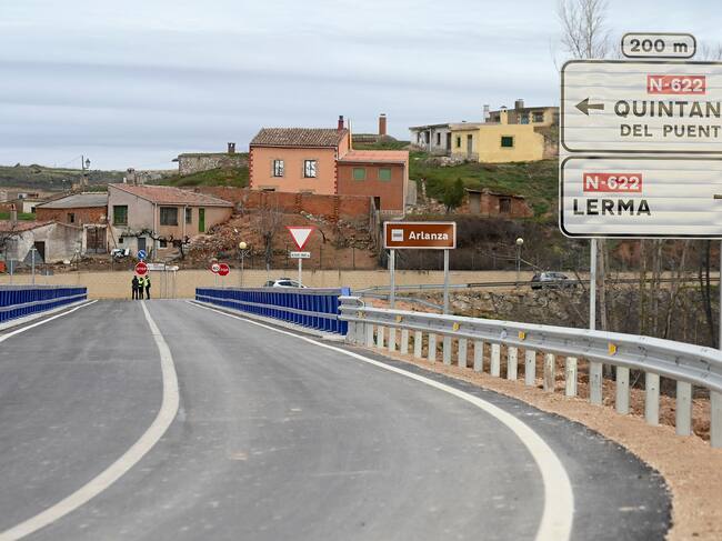 El nuevo puente de Tordomar permite la circulación en los dos sentidos y mejora la seguridad vial