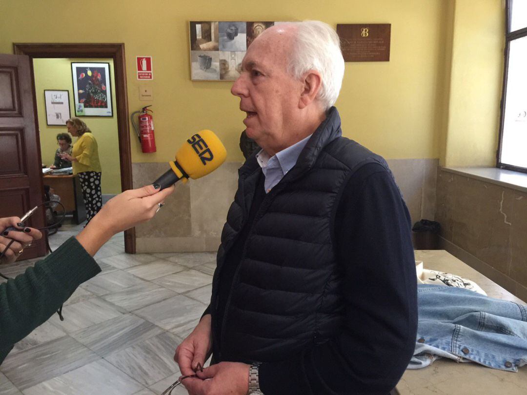 El escritor sanluqueño, Eduardo Mendicutti.