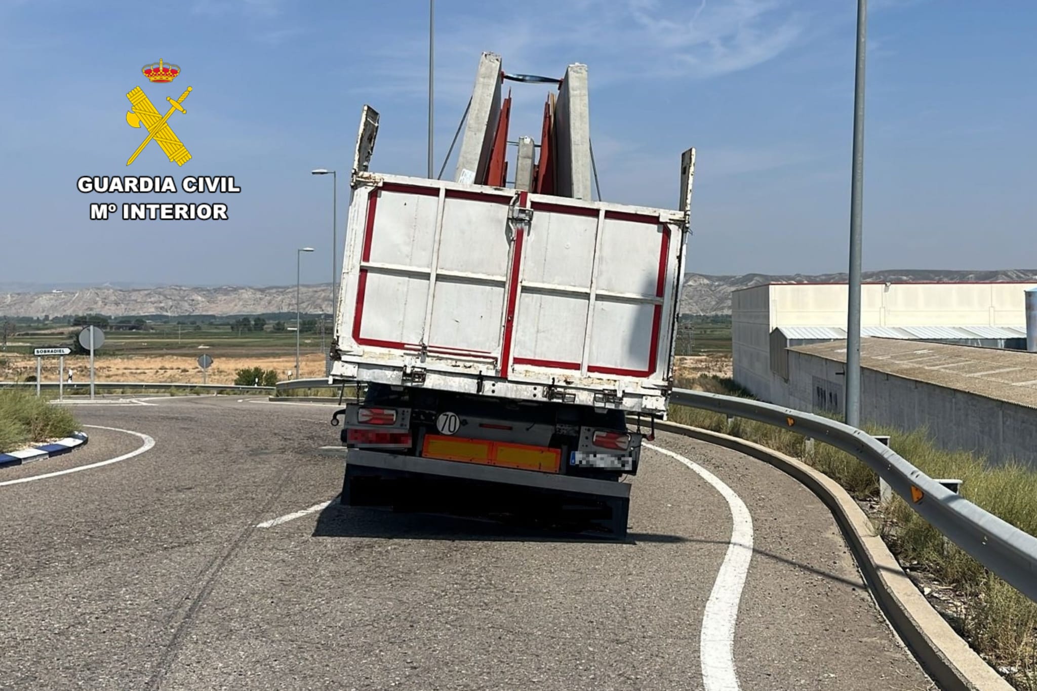 Pillado un camionero sin una rueda, sin frenos y con 24 toneladas de carga en Zaragoza