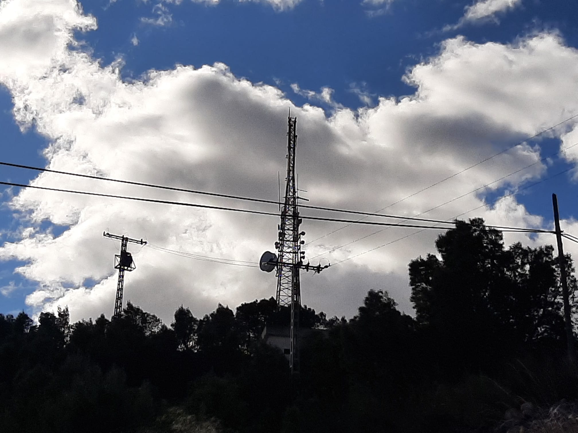 El primer centro emisor de Radio Lorca en la Sierra Tercia.