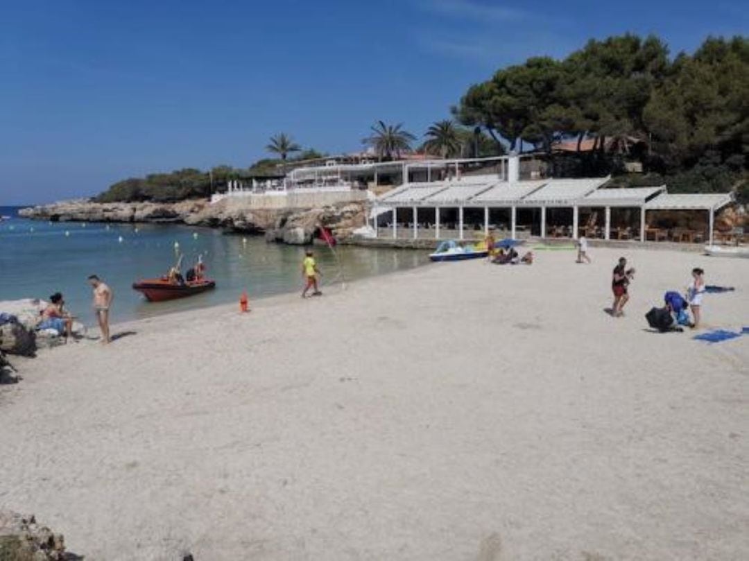 Cala Blanca torna a ser apta pel bany.