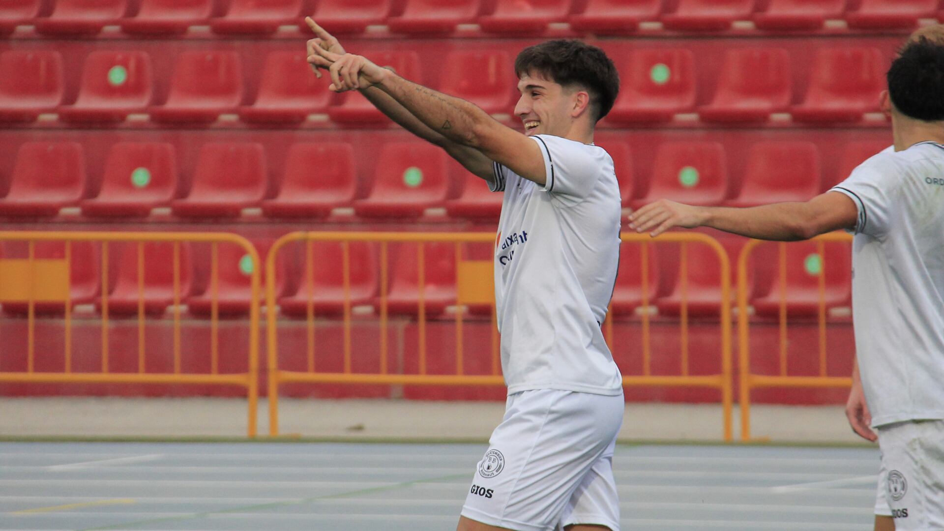 Vicent Martínez celebrando un gol la temporada pasada con el Ontinyent 1931