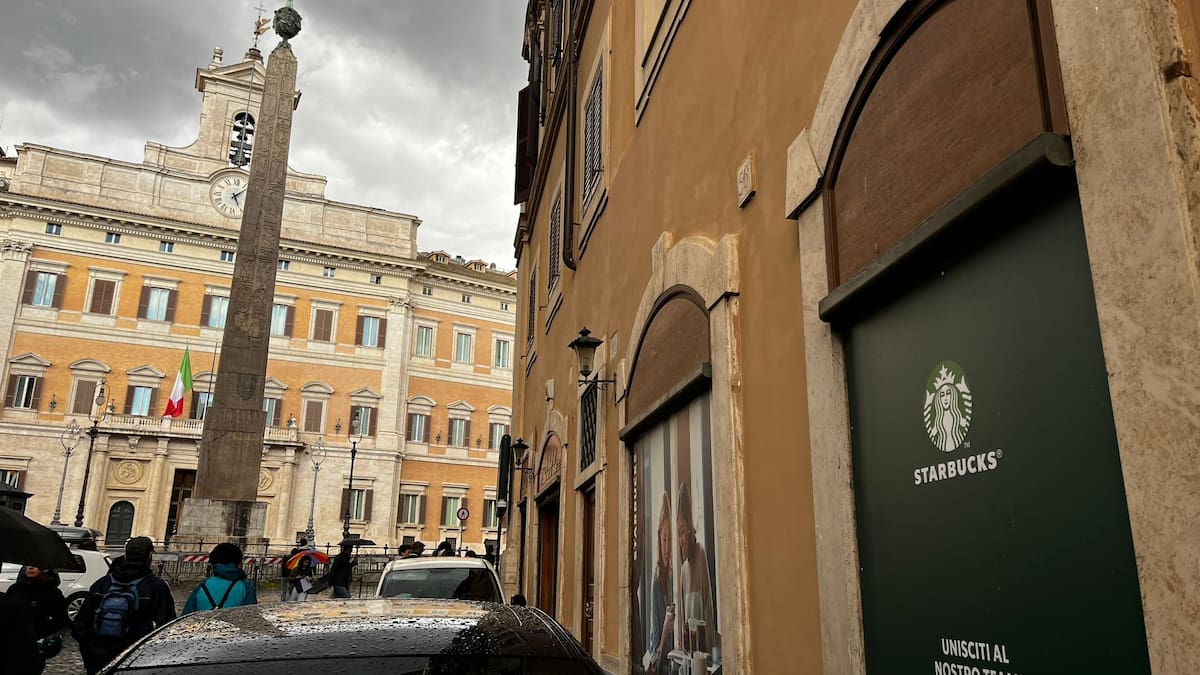 Starbucks llega al centro de Roma, pero el histórico espresso italiano ...