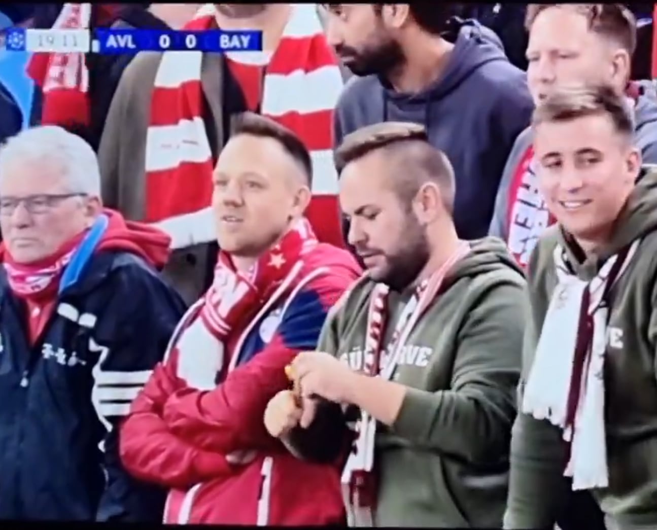 Aficionado en el Aston Villa - Bayern Múnich (captura de pantalla)