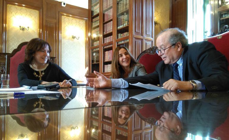 María Ángeles Villegas, coordinadora del gabinete técnico del área penal, Raquel Blázquez, coordinadora del área civil y Jose Folguera