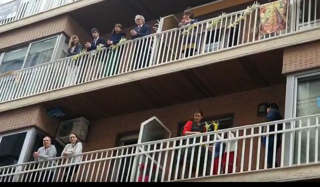 Domingo de Ramos en los balcones por el Estado de Alarma