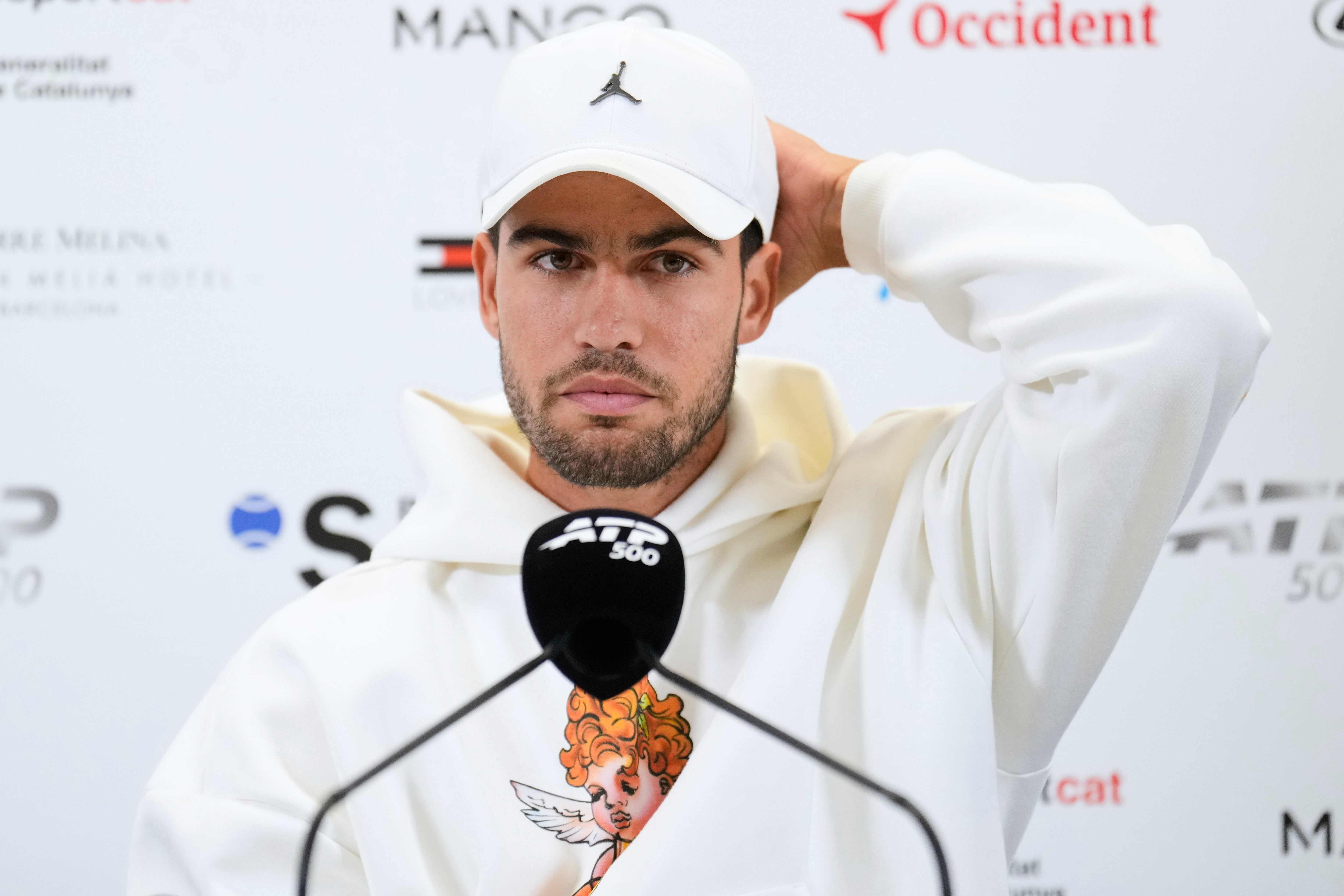 Alcaraz se retira del Godó por una lesión en la muñeca