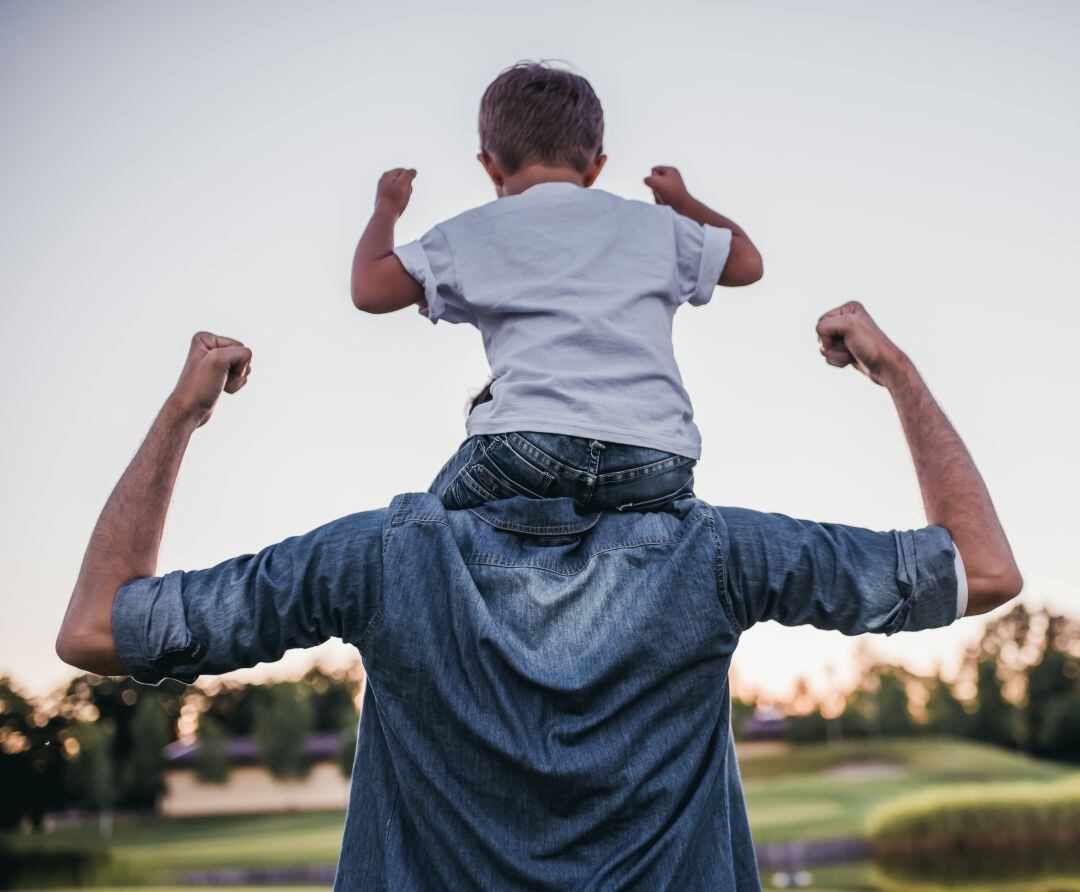 Padre con su hijo 