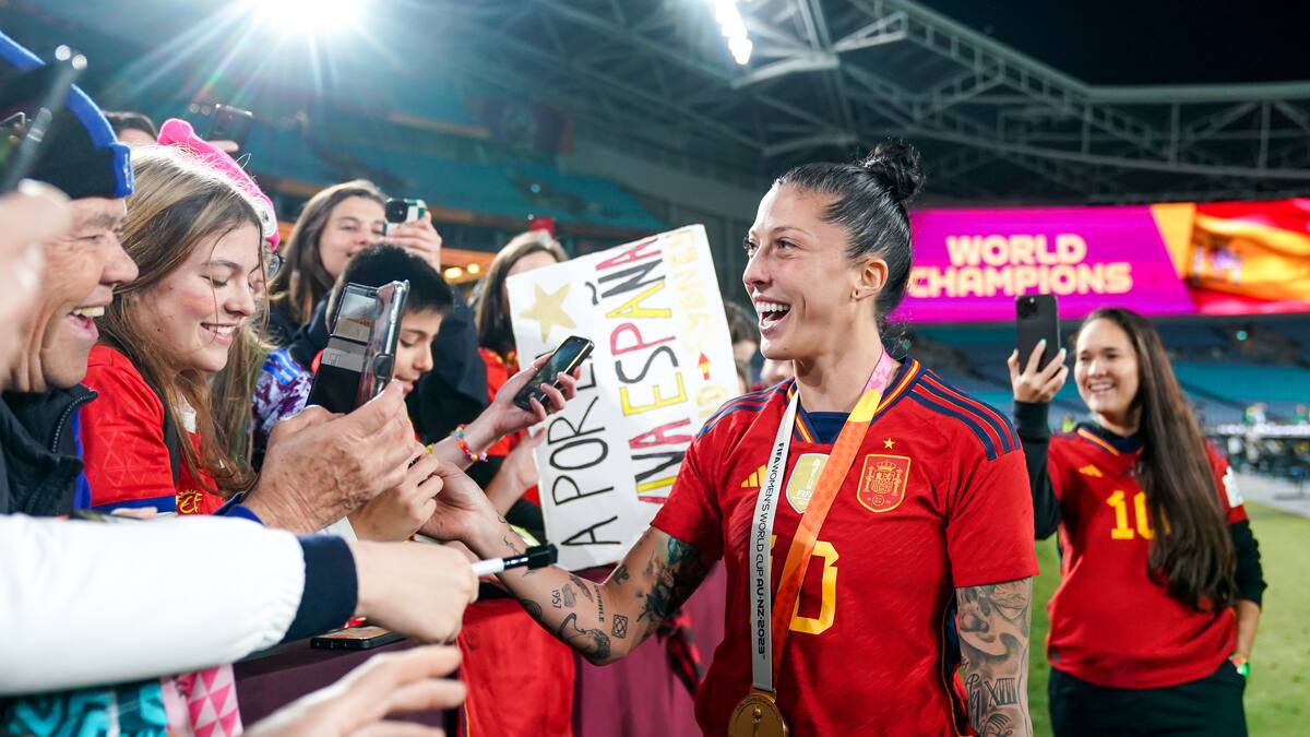 Jenni Hermoso se pronuncia en un duro comunicado en sus redes sociales: "Me sentí vulnerable y víctima de una agresión"