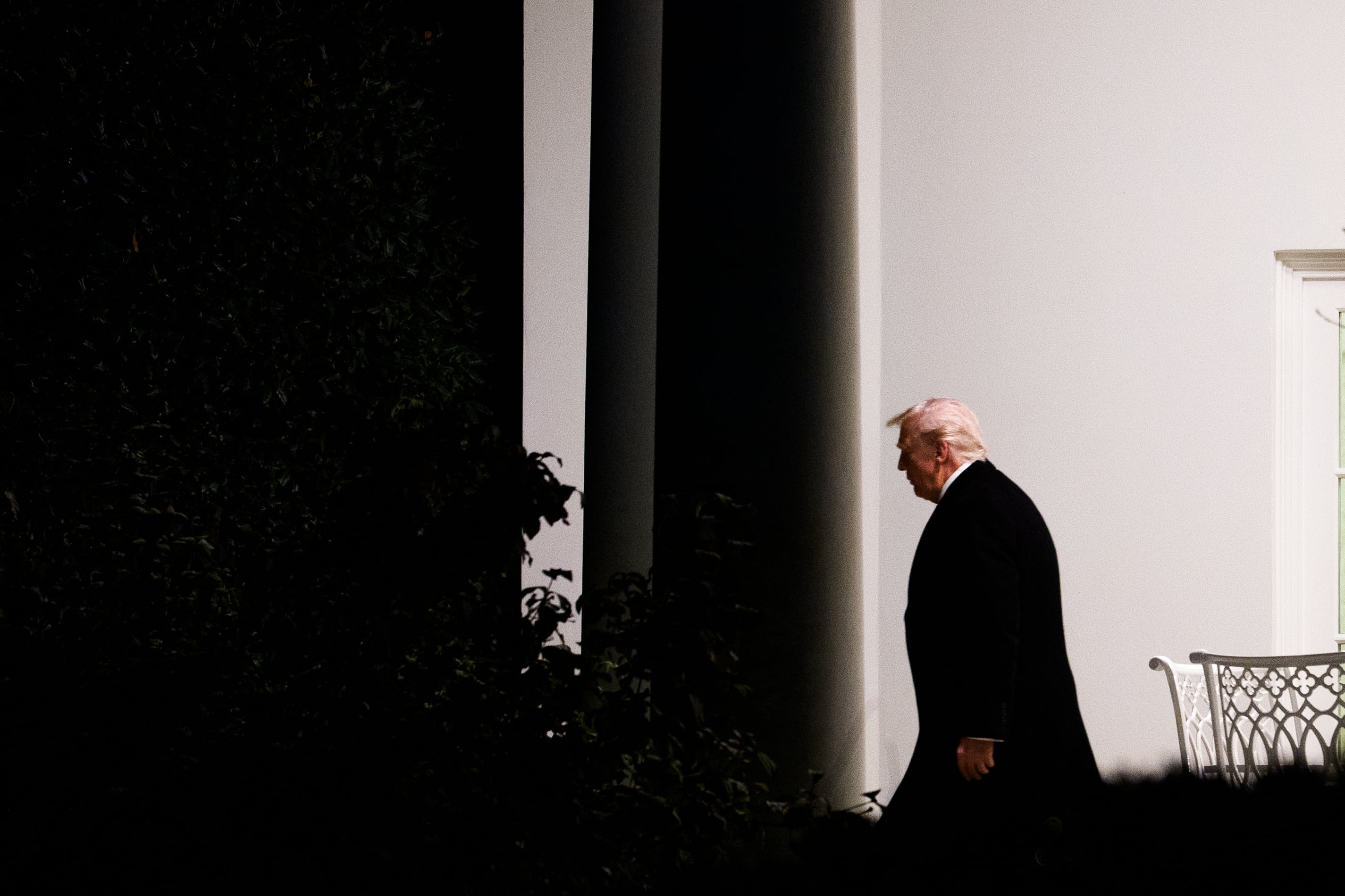 El presidente de los Estados Unidos, Donald J. Trump, parte hacia Palm Beach, Florida, desde la Casa Blanca, en Washington D. C., EE. UU., el 7 de noviembre de 2025.
