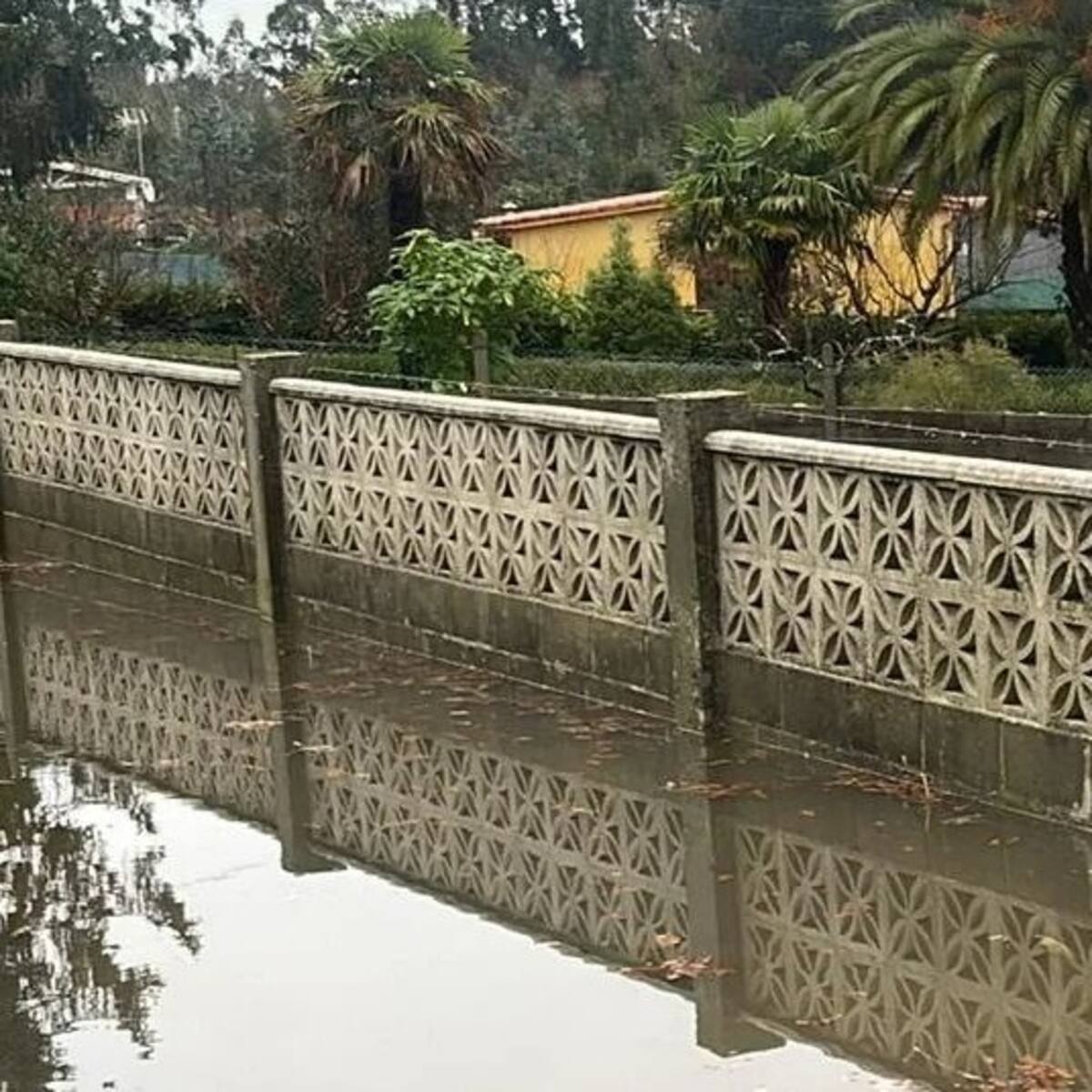Día de limpieza por las inundaciones causadas por las lluvias del fin de semana en Bergondo, Sada y Betanzos