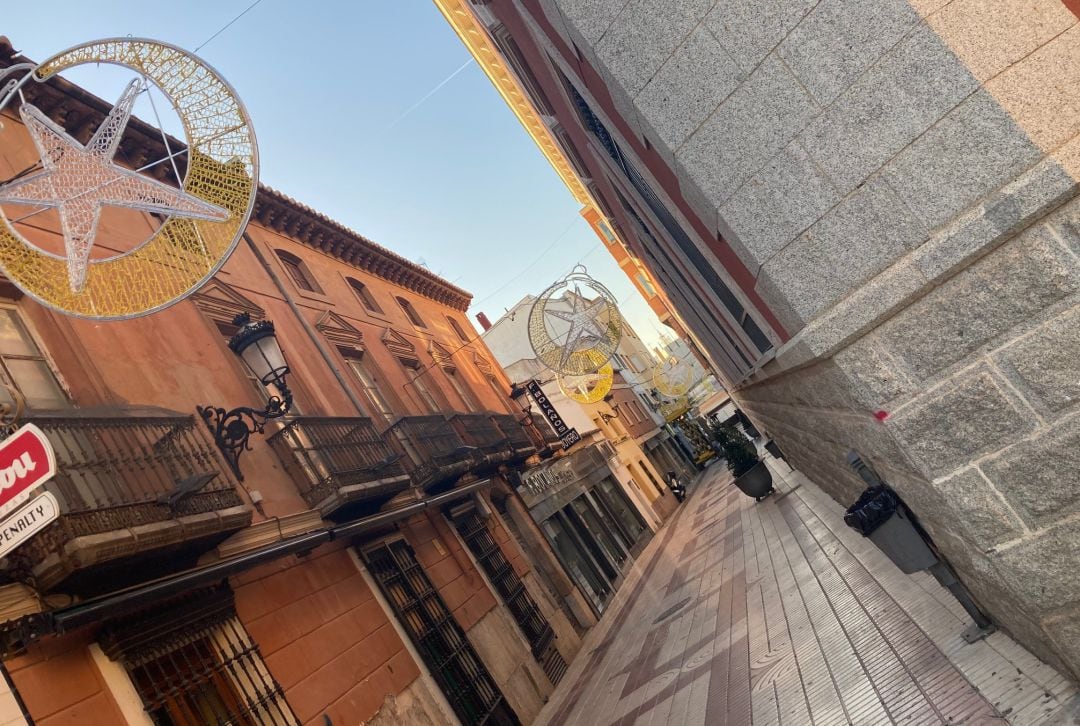 Imagen de los nuevos adornos navideños de la calle Juan Alcaide de Valdepeñas (Ciudad Real) 