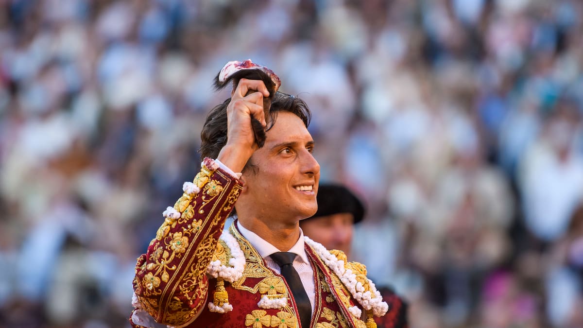 Roca Rey y Pablo Aguado salvan una tarde de mansos de Domingo Hernández