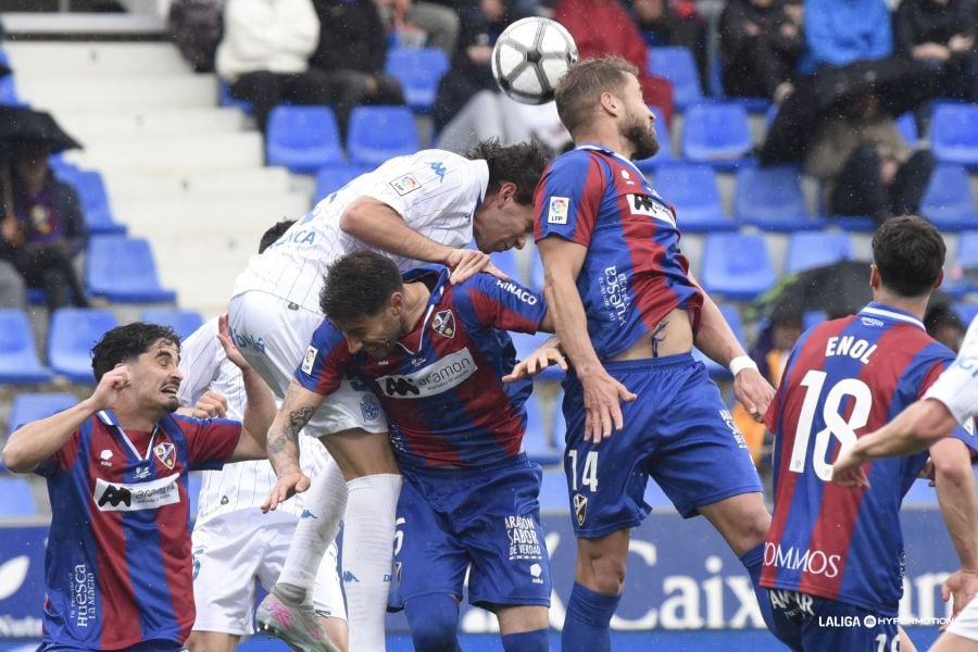 Huesca y Dépor jugaron un disputado partido