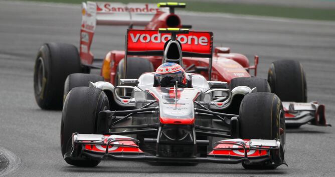 Button se las tuvo con Massa y después, Alonso con Hamilton