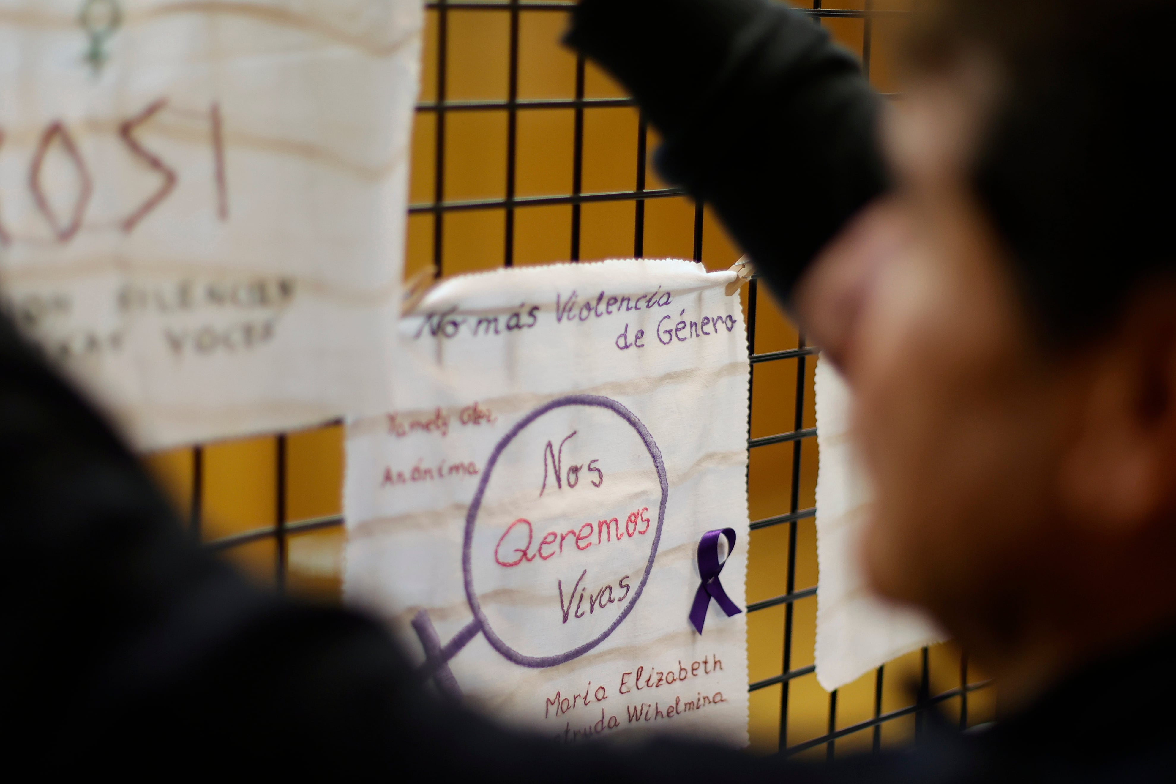 A CORUÑA, 25/11/24.- Jornada reivindicativa por el Día Internacional para la Erradicación de la Violencia contra la Mujer celebrada este lunes en la delegación del Gobierno en Galicia. EFE/Cabalar
