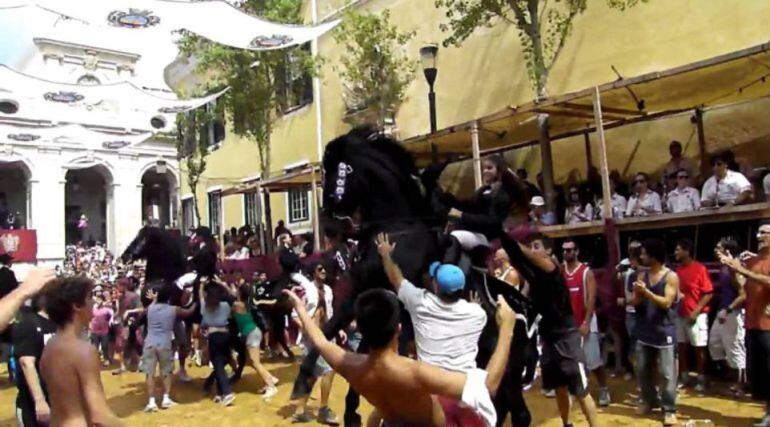 El jaleo del sábado es uno de los principales actos de las fiestas de Gràcia.