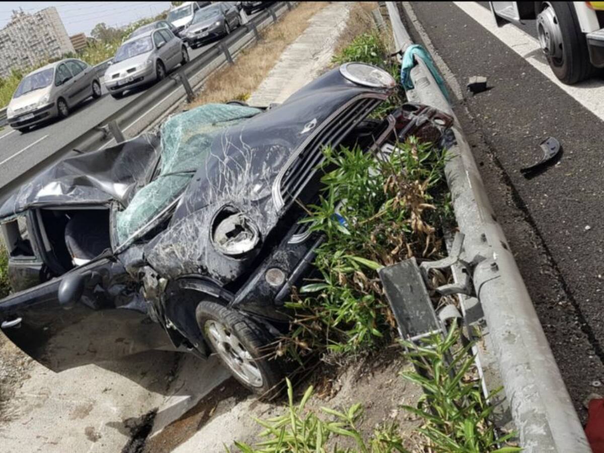Un grave accidente obliga a cortar dos carriles de la autovía en Torremolinos
