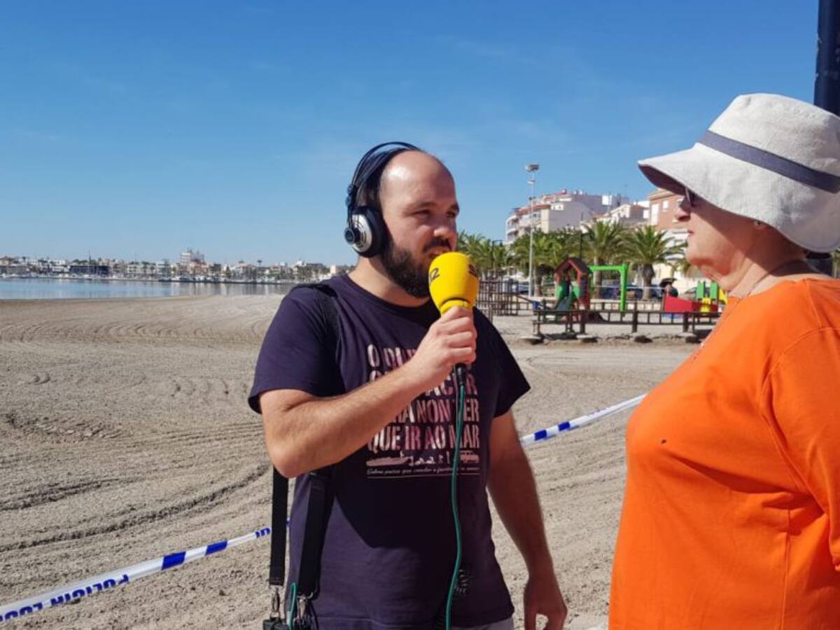 Hora 14-Región de Murcia desde el Mar Menor: "Olor e indignación en la playa"