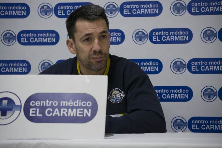 Gonzalo García, entrenador del Club Ourense Baloncesto, durante una rueda de prensa