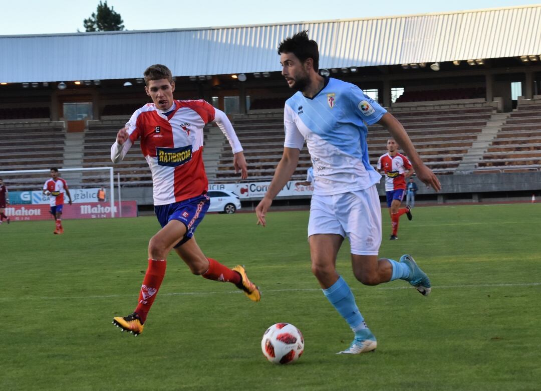 Santi Gegunde, en el duelo ante el Arosa disputado en la primera vuelta en San Lázaro